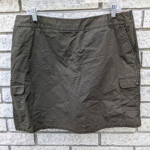 Dockers Woman’s Sz 12 Army Green Skort Walking Hiking Button Pockets Shorts EUC